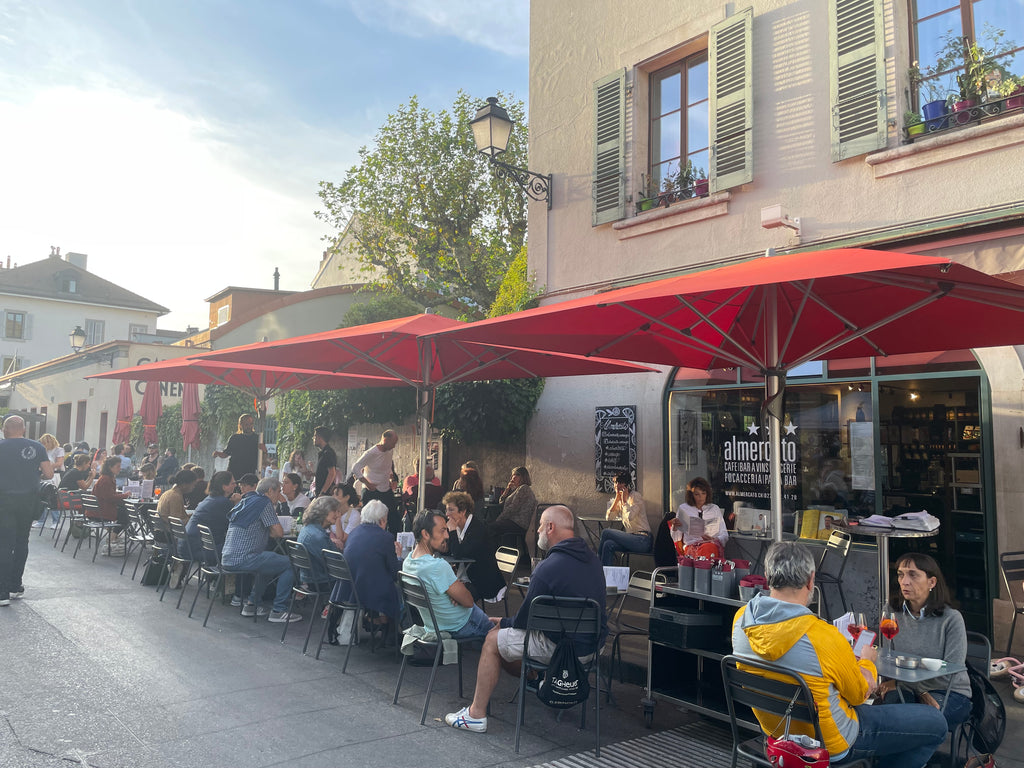 2. Boire un verre à la place du Marché de Carouge